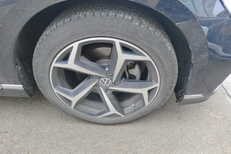 Used Volkswagen Magotan 2024 2 Million Units Zhongxiang Version 330TSI DSG Luxury Edition
