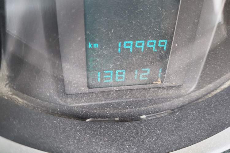 Used Chevrolet Cruze 2012 1.6L SL Grand Edition Manual Transmission Odometer Close Up