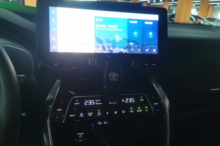 Used Toyota Venza 2023 2.5L Smart Electric Hybrid Dual-Drive Prestige Version Audio And AC Panel