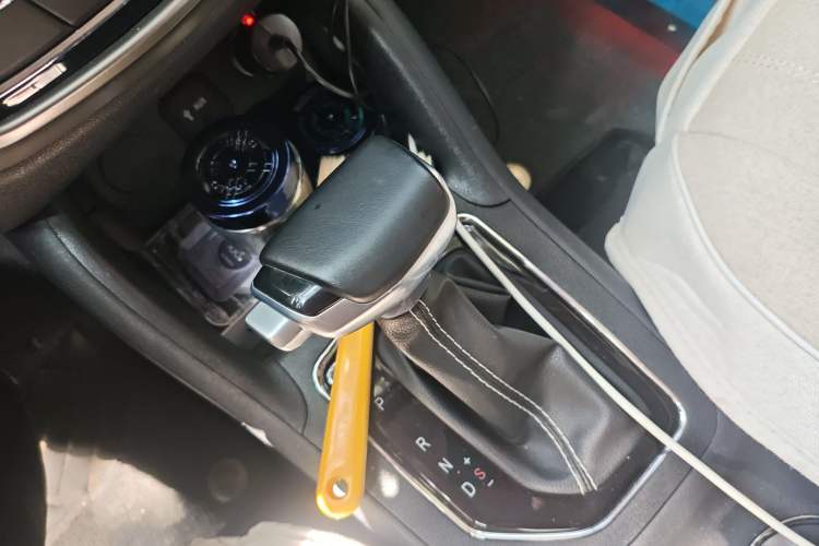 Used CHANGAN OSHAN COS5 2021 1.6L CVT Luxury Model Gear Lever