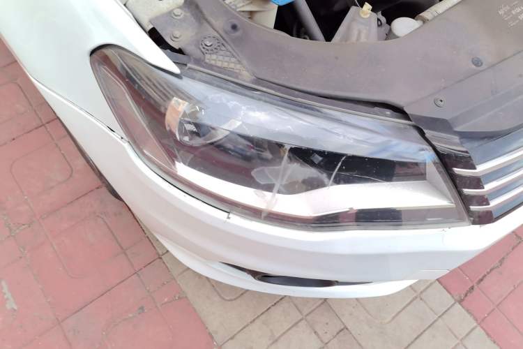 Used Volkswagen Bora 2013 1.6L Manual Comfort Model Right Front Headlight