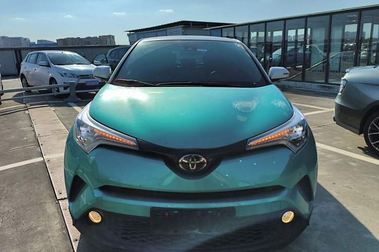 Used Toyota C-HR 2018 2.0L Luxury Sunroof Version China V Emission Standard