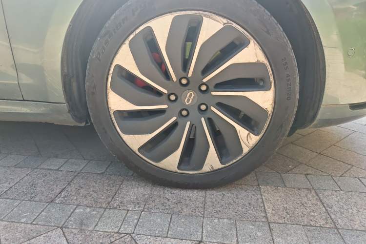 Used Hima AITO M5 2022 Extended-Range Four-Wheel Drive Flagship Edition Right Front Wheel Hub