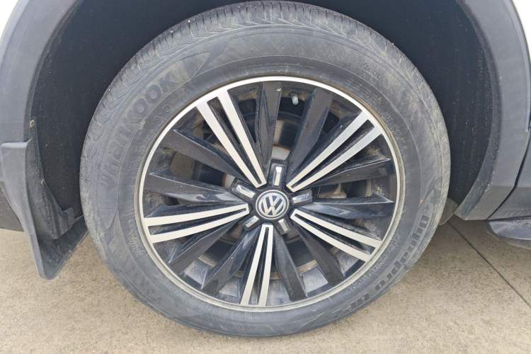 Used Volkswagen Tiguan L 2018 380TSI Automatic All-Wheel Drive Luxury Edition Exterior 5