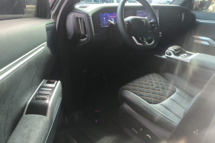 Used Deepal G318 2024 Four-Wheel-Drive Air Suspension Model