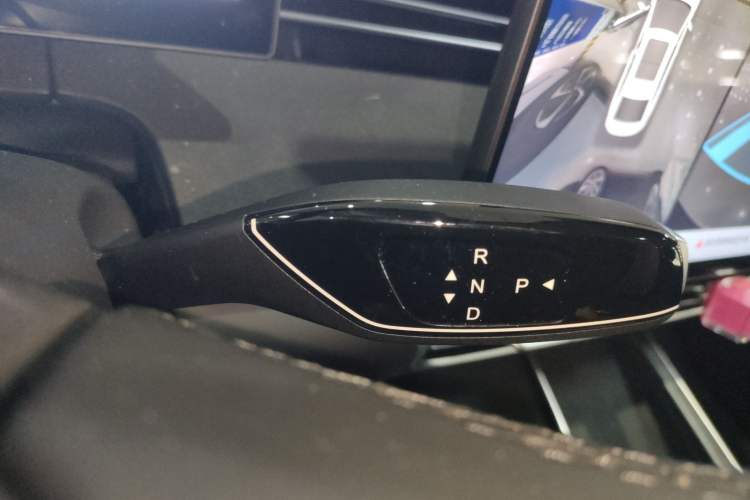 Used Chery Fengyun A8L 2025 1.5 TGDI 145 km Luxury Version Gear Lever