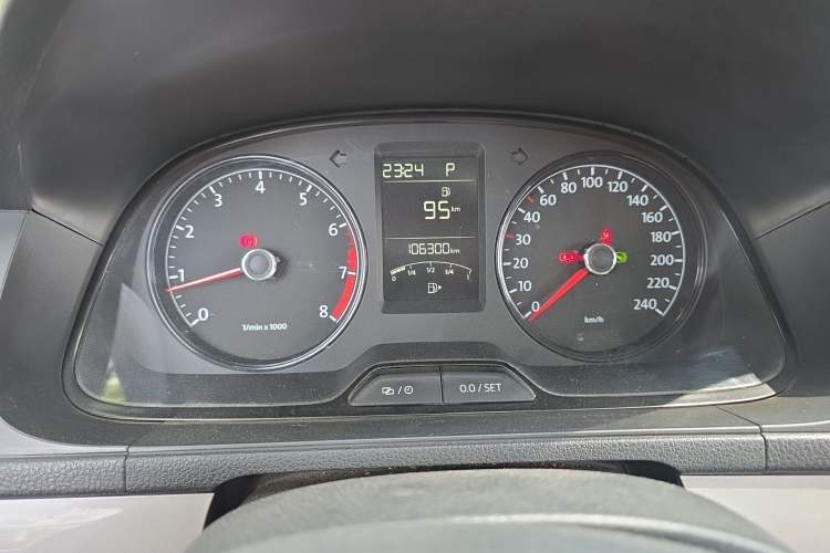 Used Volkswagen Gran Lavida 2013 1.6L Automatic Fashion Model Instrument Cluster