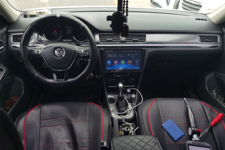 Used Volkswagen C-TREK 2017 230TSI DSG Comfort Version Center Console