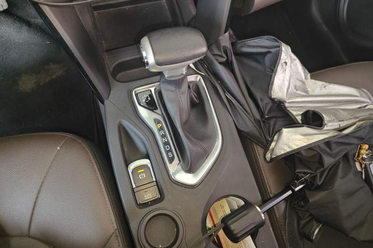 Used GAC Trumpchi GS4 2017 235T Automatic Two-Wheel Drive Luxury Smart Connectivity Version Gear Lever