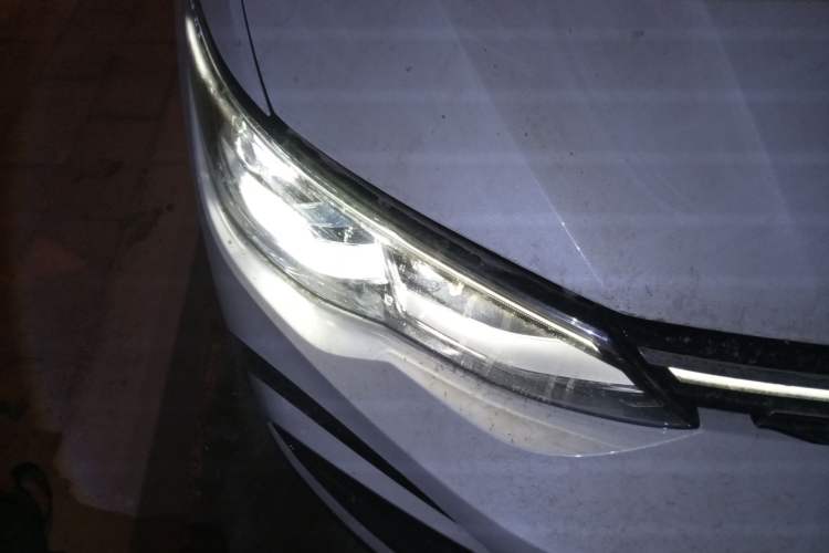 Used Volkswagen Golf 2021 280TSI DSG R-Line Right Front Headlight