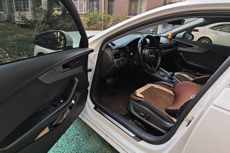 Used Audi A4L 2018 30th Anniversary Edition 30 TFSI Ambition Model