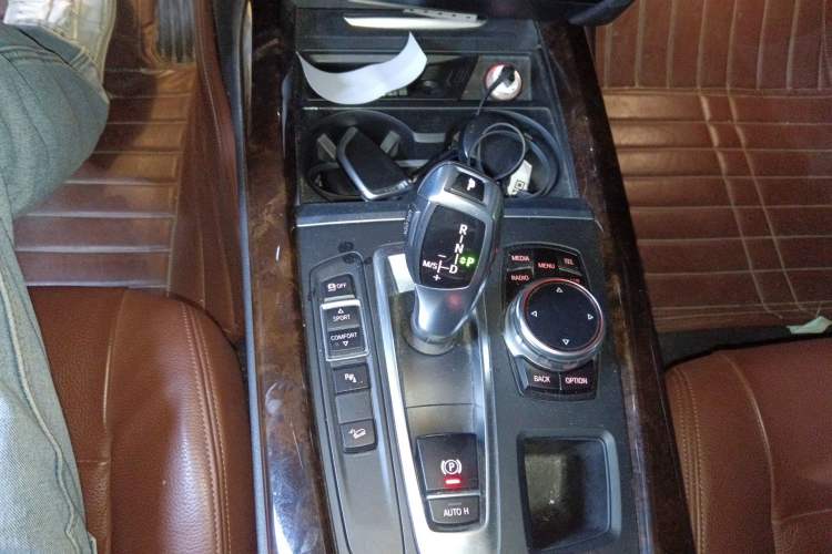 Used BMW X5 2014 xDrive35i Elegant Edition Gear Lever