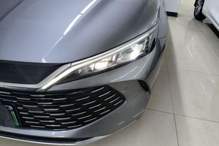 Used BYD Qin L 2025 DM-i Smart Drive 80KM Leading Model
