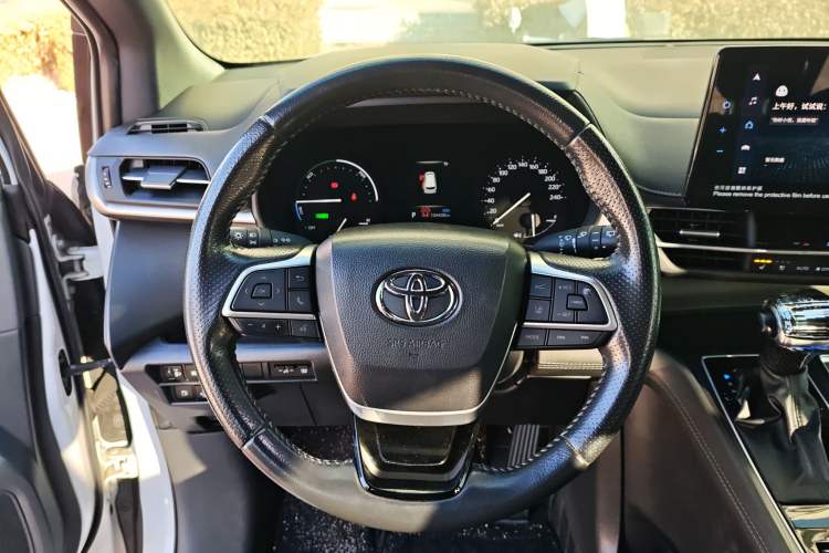 Used Toyota SIENNA 2023 2.5L Hybrid Deluxe Edition Steering Wheel