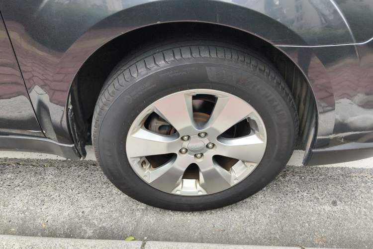 Used Subaru Outback 2010 2.5i Luxury Edition Right Front Wheel Hub