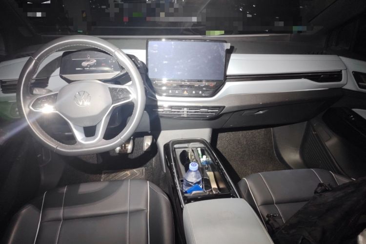 Used Volkswagen ID.4 X 2023 Pure Long-Range Version Center Console