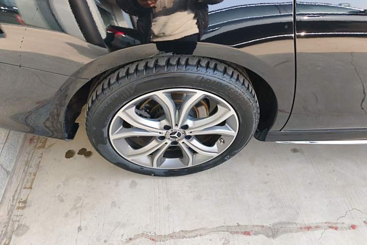 Used Mercedes-Benz E-Class 2022 Revised Version E 300 L Sport Luxury Edition Right Rear Wheel Hub