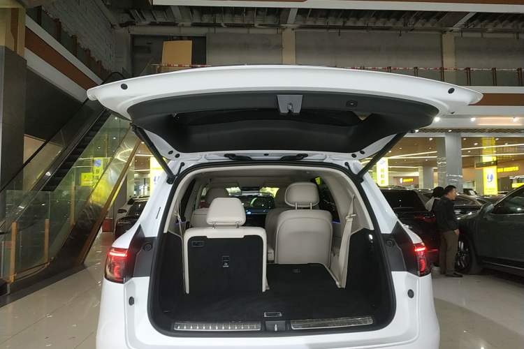 Used Hima AITO M8 2025 Extended-Range Ultra Version 53.4 kWh 6-Seater Edition Trunk