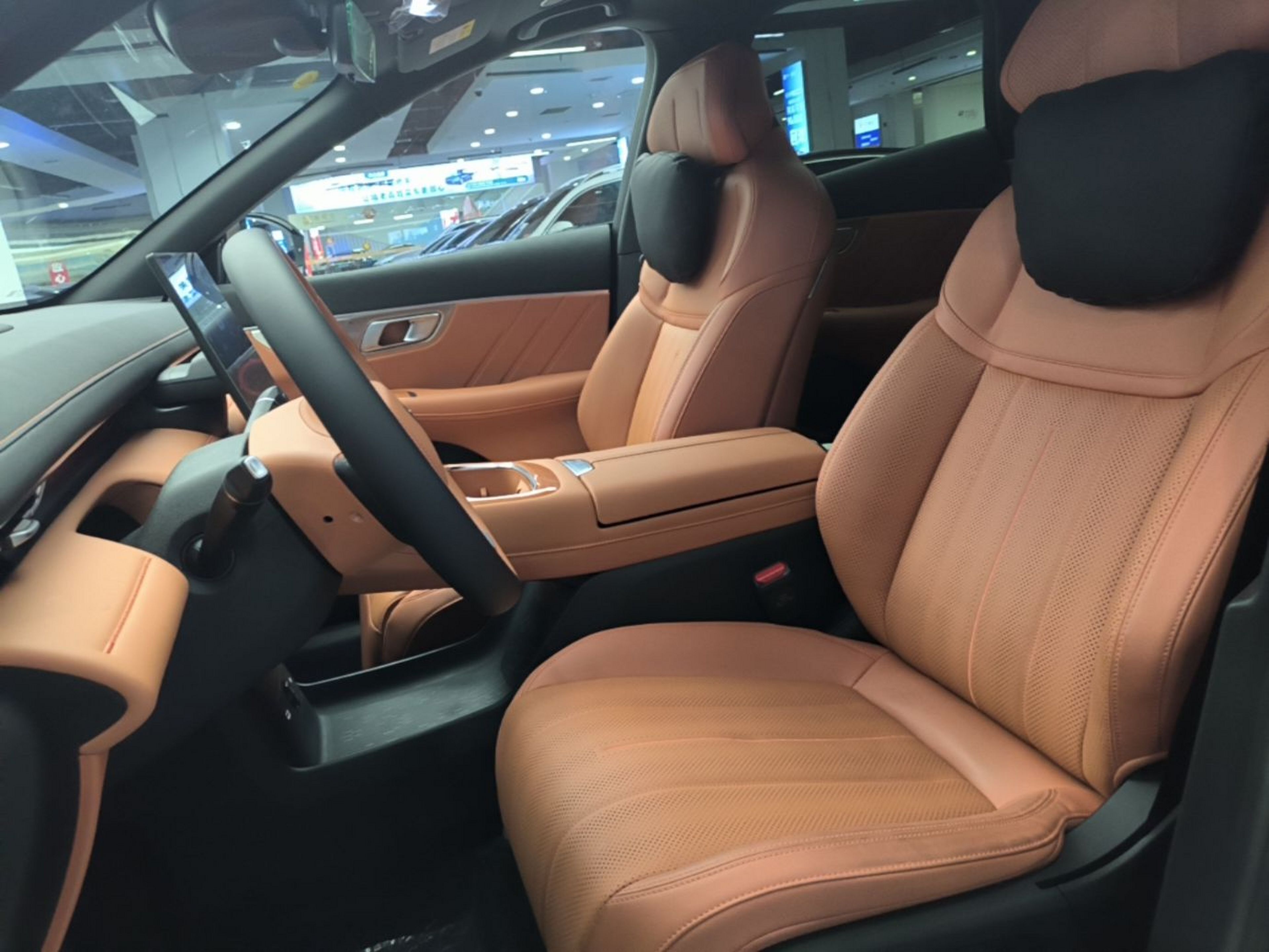 Переднее сиденье в автомобиле