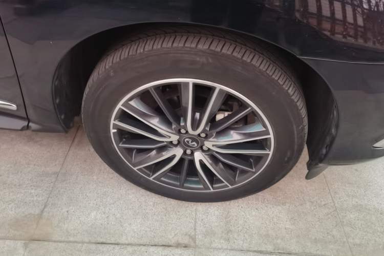 Used Infiniti QX60 2018 2.5 S/C Hybrid Four-Wheel-Drive Champion Family Edition Right Front Wheel Hub