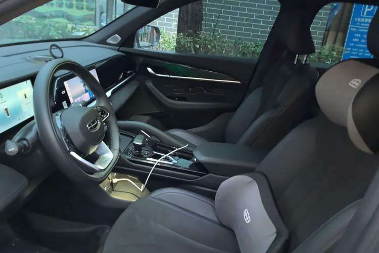 Used Geely Auto Monjaro L 2024 2.0TD High-Power Automatic Two-Wheel Drive Skyline Edition
