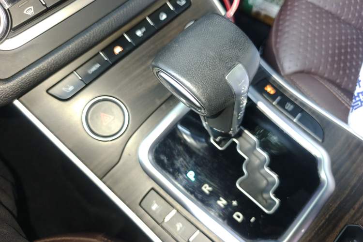 Used Land X7 2015 2.0T Panoramic Prestige Edition Gear Lever