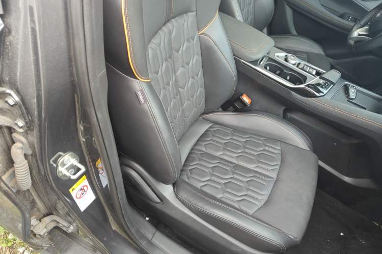 Used CHANGAN UNI-T 2022 2.0T Prestige Version Right Front Seat