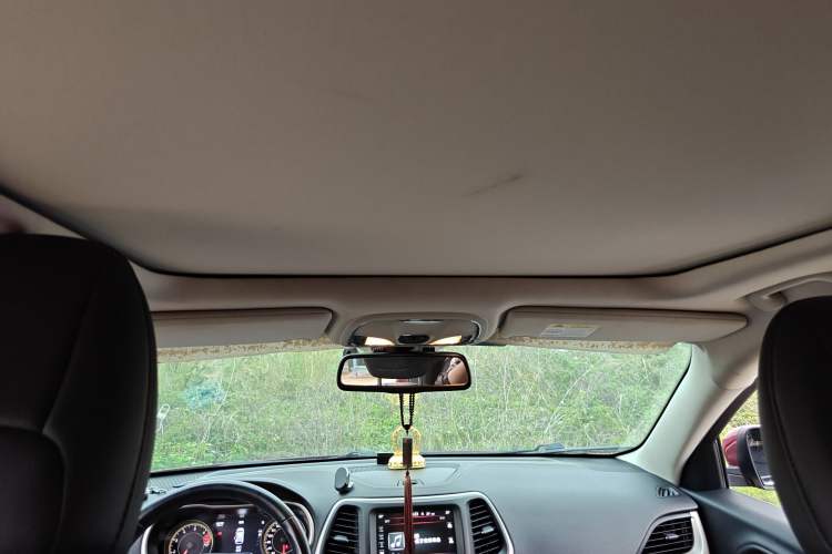 Used Jeep Cherokee 2017 2.0L Superior Edition
