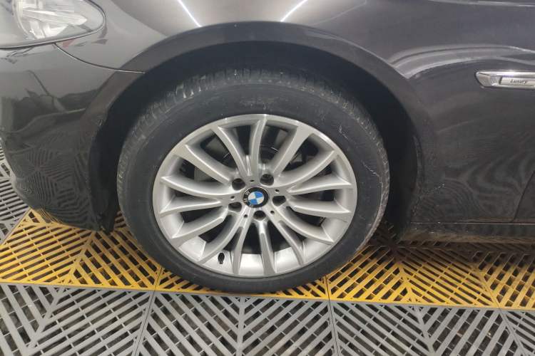 Used BMW 5 Series 2014 525Li Luxury Design Package