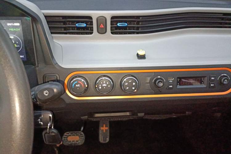 Used Wuling Hongguang MINIEV 2020 Enjoy Edition Lithium-Ion Battery Audio And AC Panel