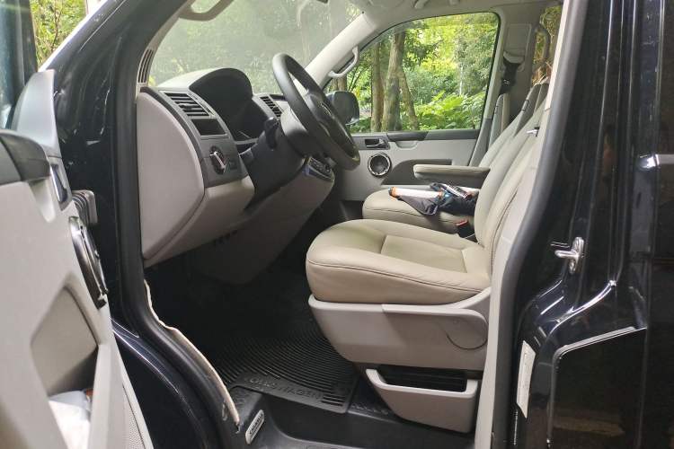 Used Volkswagen Caravelle 2014 2.0 TSI Four-Wheel Drive Comfort Edition
