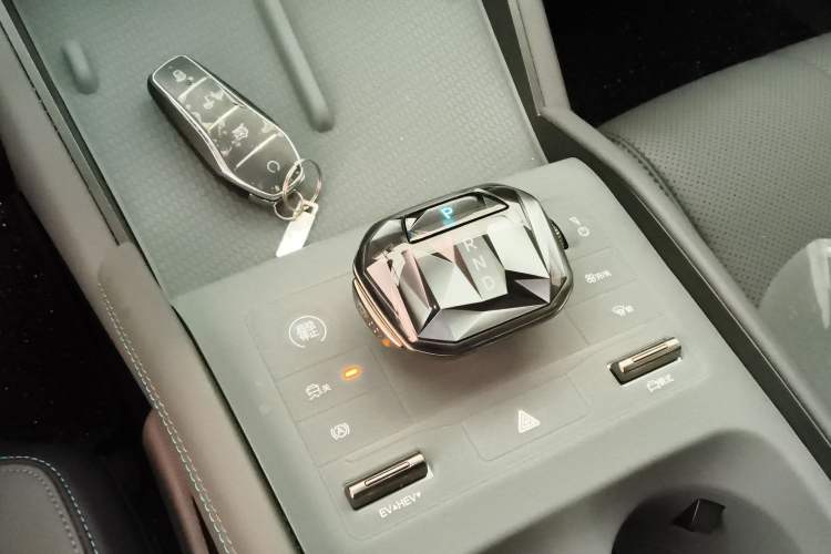 Used BYD Qin L 2024 DM-i 120KM Beyond Model Gear Lever