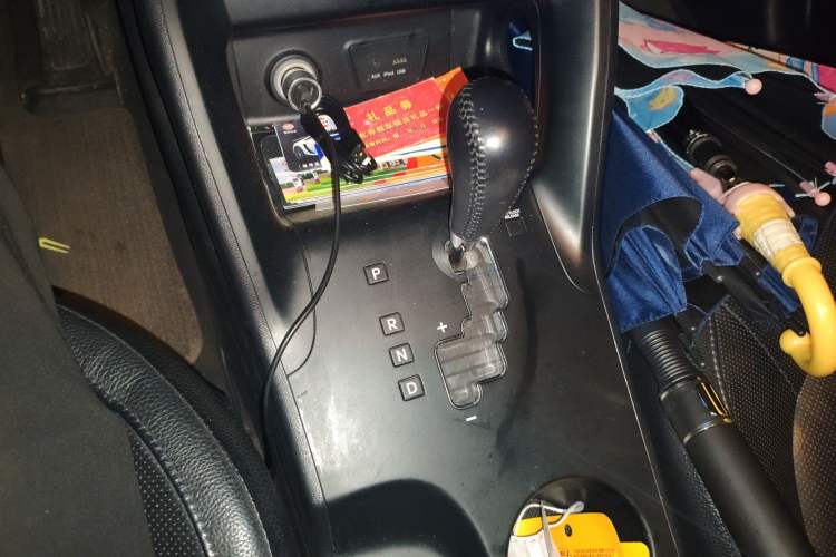 Used Hyundai ix35 2013 2.0L Automatic Two-Wheel Drive Smart GLS China IV Standard Gear Lever