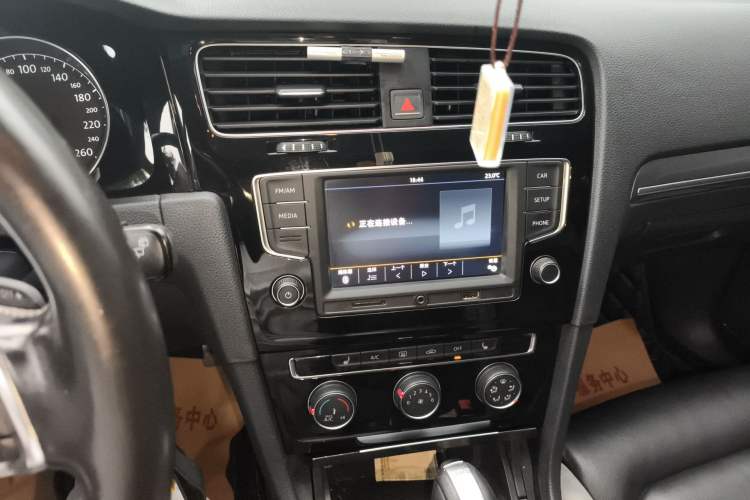 Used Volkswagen Golf 2016 1.4TSI Automatic R-Line Audio And AC Panel