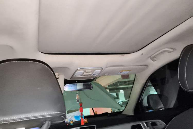 Used Geely Auto Emgrand X7 Sport 2018 Revised Version 1.8TD Automatic Two-Wheel Drive Smart Connectivity 4G-Enabled Edition Headliner