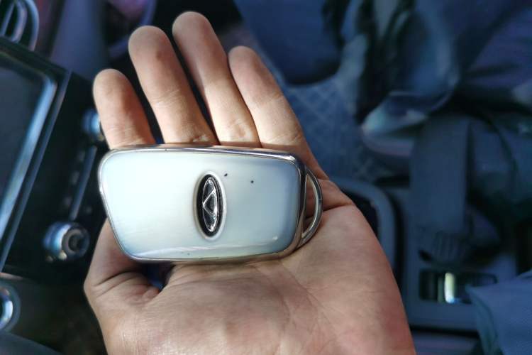 Used Chery Little Ant 2022 Sweet Pink Edition Full-Sugar Version 3-Cell Lithium 30kW 301km Vehicle Key