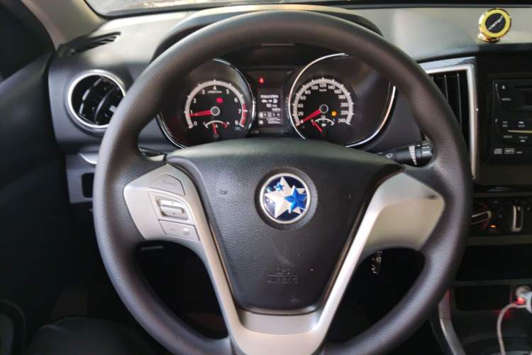 Used Venucia T70 2015 2.0L CVT Smart Choice Edition
