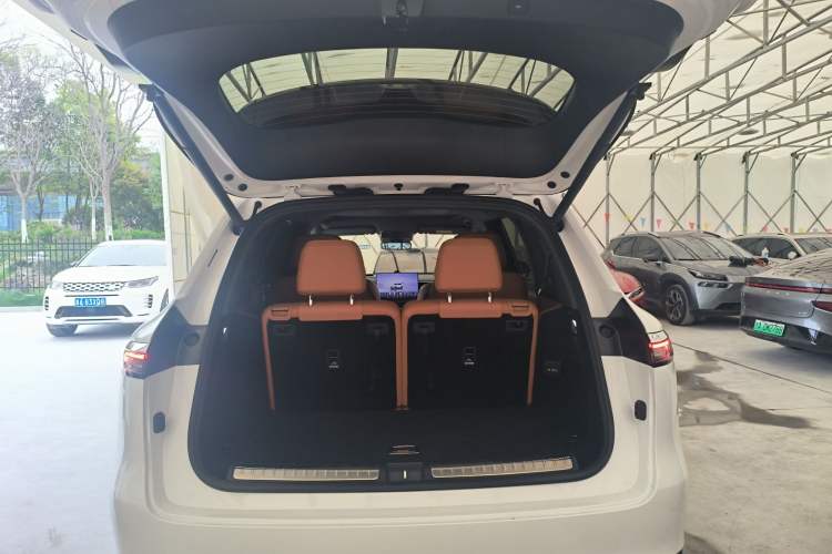 Used Hima AITO M7 2026 Model Range-Extending Ultra All-Wheel Drive 6-Seater Version Trunk