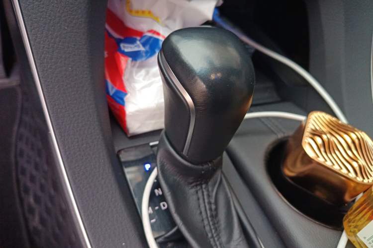 Used Toyota Avalon 2019 2.0L XLE Premium Edition China VI Gear Lever