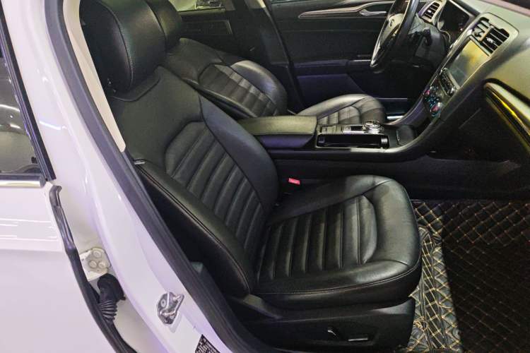 Used Ford Mondeo 2017 EcoBoost 180 Stylish Model Right Front Seat