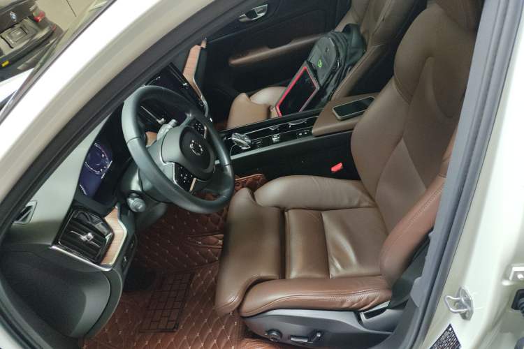 Used Volvo S60 2022 B4 Zhiyuan Luxury Edition
