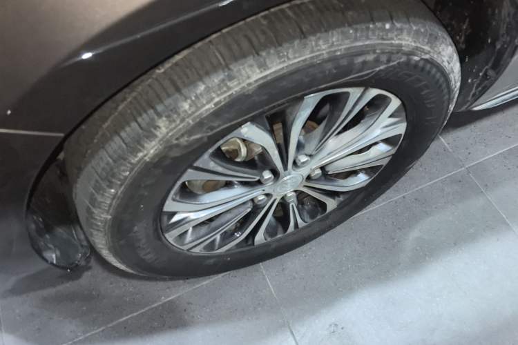 Used Buick GL8 2023 Facelifted Land Cruiser Executive Luxury Version
