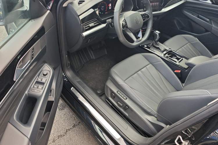 Used Volkswagen Passat 2024 380TSI Elite Edition Driver Seat