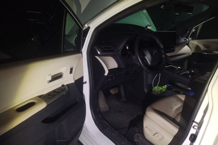 Used Toyota Granvia 2022 2.5L Hybrid Prestige Edition
