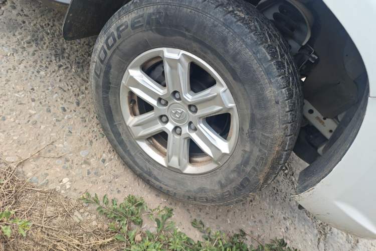 Used SAIC MAXUS T60 2017 2.4L Gasoline Manual Transmission 4x4 High Ground Clearance Comfortable Standard Cabin