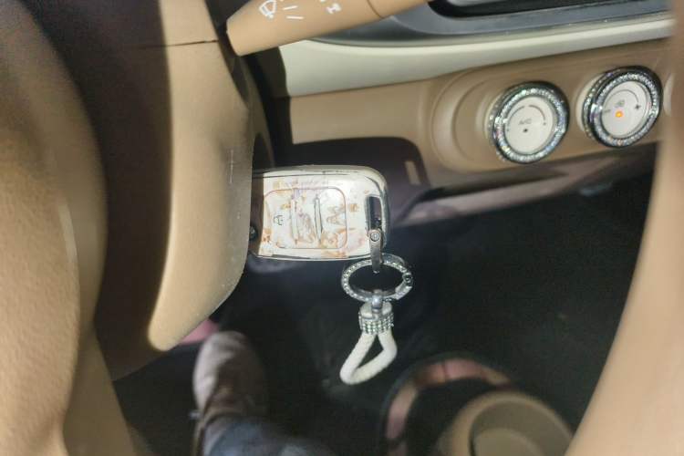 Used Wuling Hongguang MINIEV 2025 Four-Door Version Advanced Edition Vehicle Key