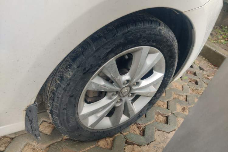 Used CHANGAN Eado 2014 1.6L Automatic Luxury Model Right Front Wheel Hub