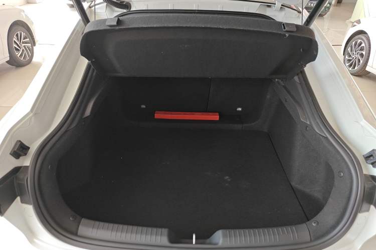 Used CHANGAN UNI-V 2022 1.5T Prestige Version Trunk