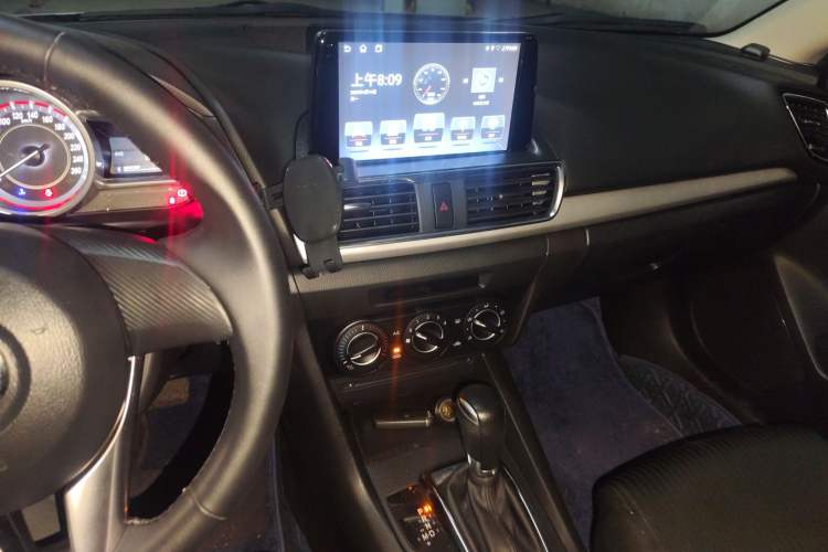 Used Mazda 3 Axela 2016 Sedan 1.5L Automatic Comfort Model
