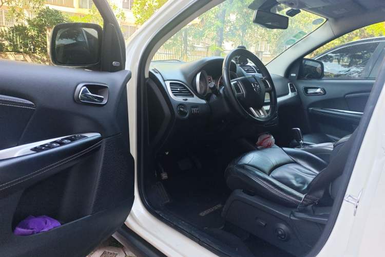 Used Dodge Journey 2014 2.4L Two-Wheel Drive Touring Edition Driver Seat